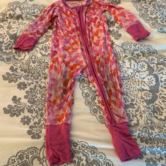 Little Sleepies’s watercolor heart zippy- 6-12 months - Picture 4 of 4